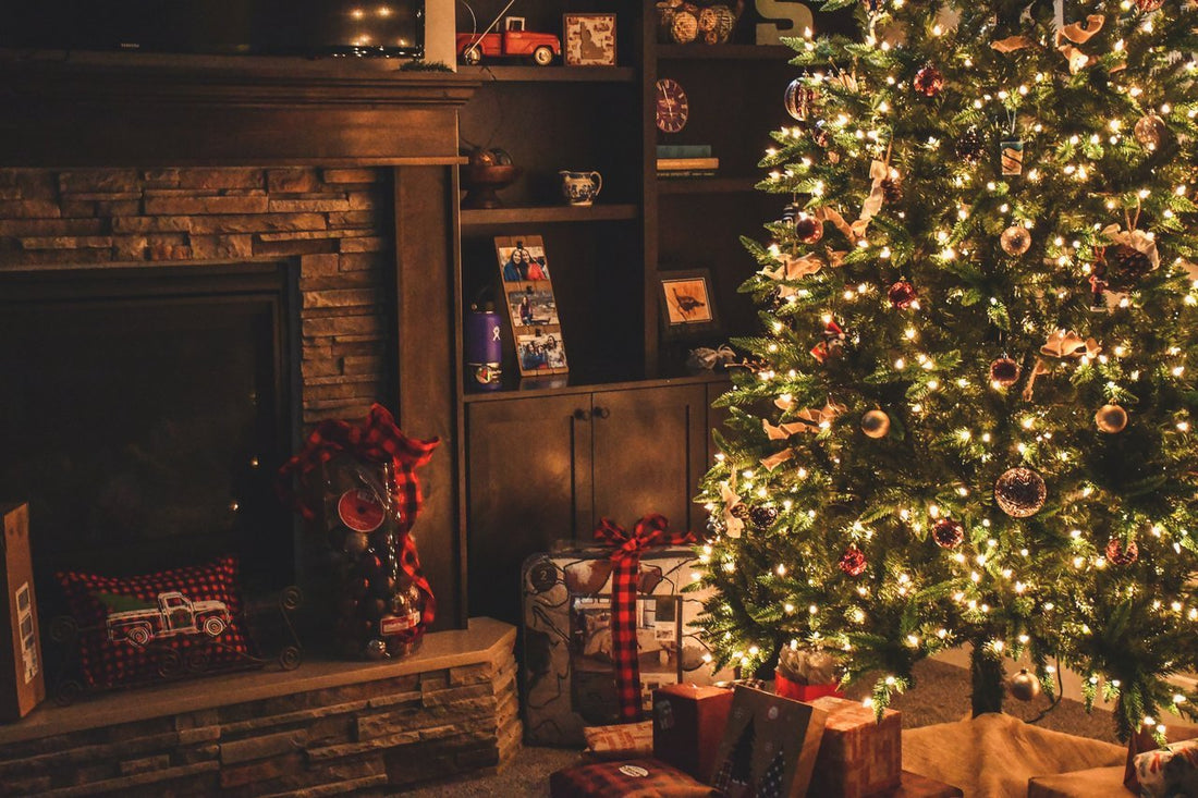 The Magic of Christmas Through Essential Oils - Aroma Energy